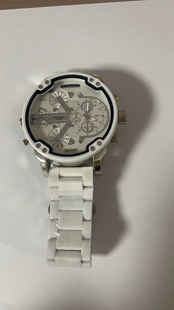 Men's Leisure Quartz Watch With Alloy Band And Stainless Steel Clasp Round Dial