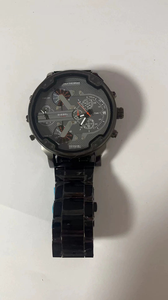 Men's Leisure Quartz Watch With Alloy Band And Stainless Steel Clasp Round Dial