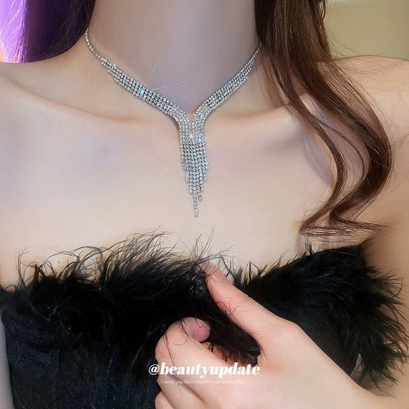 Metal Diamond Inlaid Water Drops And Love Pattern Tassel Necklace And Earrings Twopiece Set For Women With Clavicle Chain