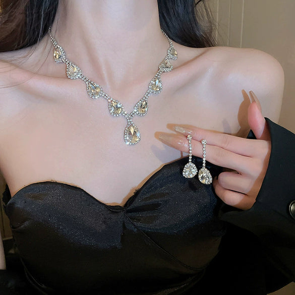 Metal Diamond Inlaid Water Drops And Love Pattern Tassel Necklace And Earrings Twopiece Set For Women With Clavicle Chain