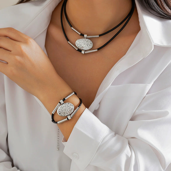 Metal Elbow Hiphop Style Geometric Relief Pendant Beaded Clavicle Necklace Alloy Electroplated