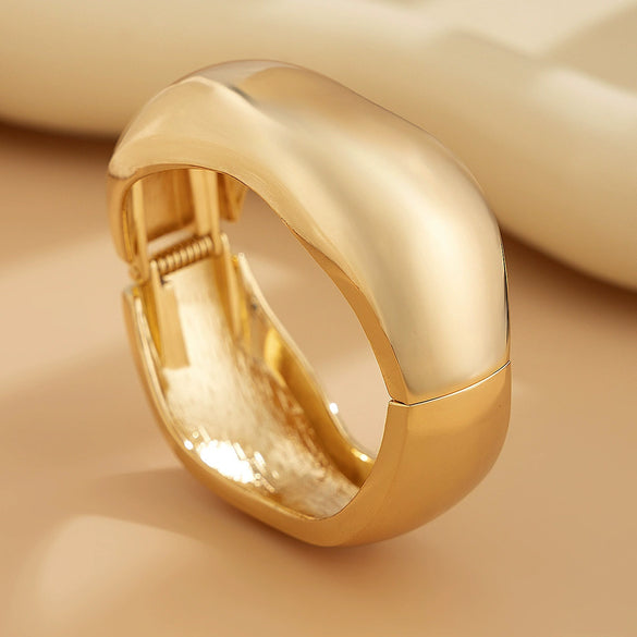 Metal Exaggerated Geometric Heavy Industry Design Smooth Bracelet With Electroplating Treatment
