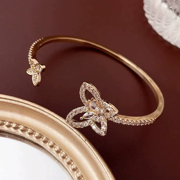 Metal Flower Electroplated Women's Light Luxury Simple Allmatch Bracelet Accessories