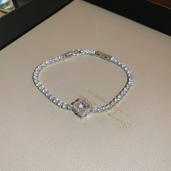 Metal Flower Electroplated Women's Light Luxury Simple Allmatch Bracelet Accessories