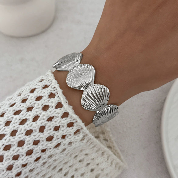 Metal Flower Shell Open Bracelet Electroplated