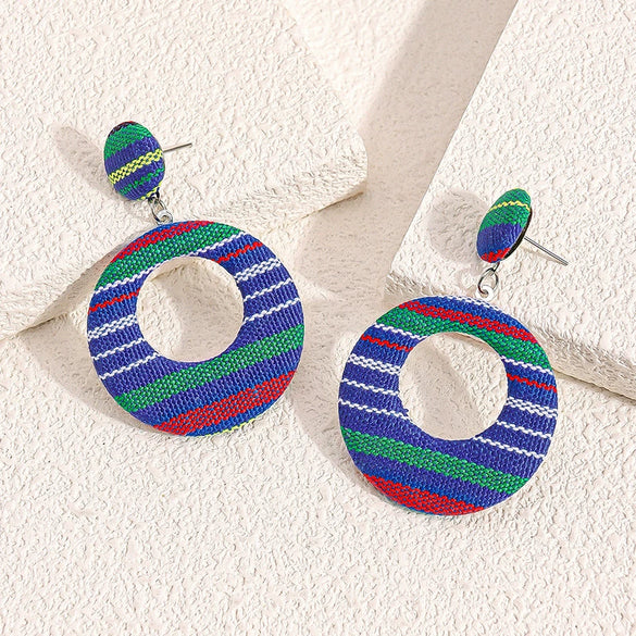 Metal Geometric Hoop Earrings Set In Round And Oval Shapes Small Fixed Earlobe Design Versatile Unisex Jewelry With Fine Craftsmanship