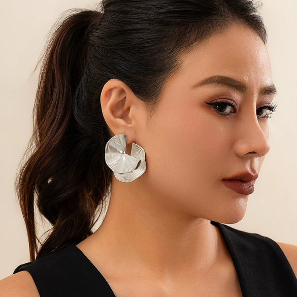 Metal Geometric Love Pleated Drop And Heart Shape Stud Earrings For Women With Electroplating Treatment