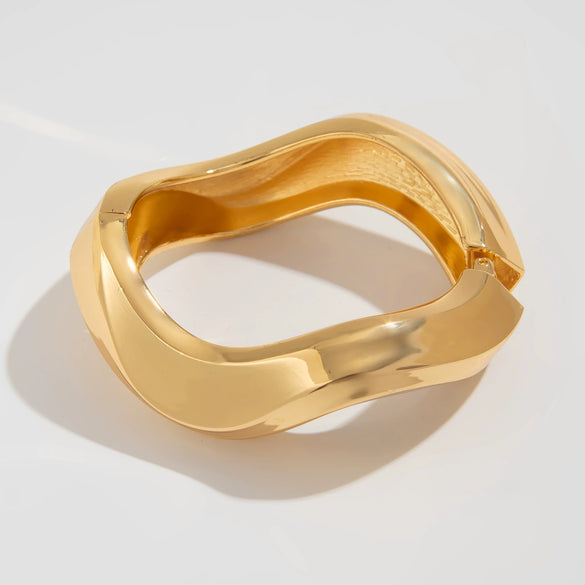 Metal Geometric Personality Electroplated Spring Bracelet With Irregular Wave Opening Design