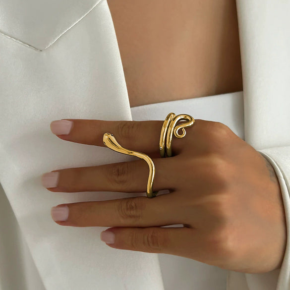 Metal Geometric Snakeshaped Spring Buckle Opening Bracelet For Women With Electroplating Treatment