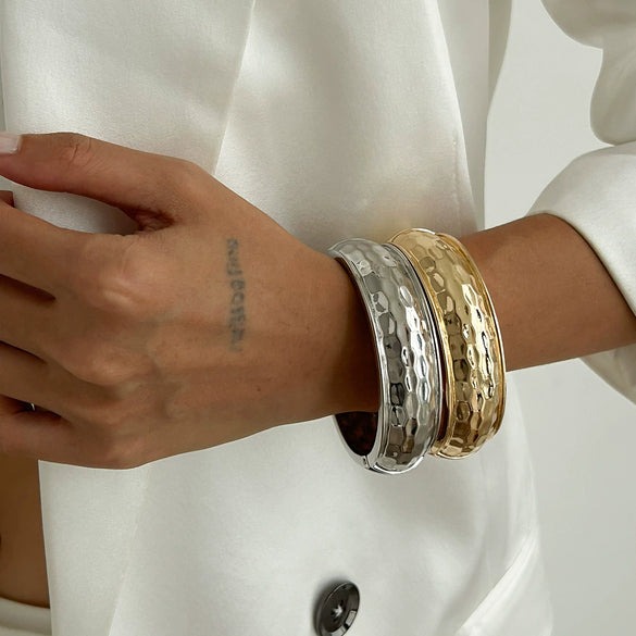 Metal Geometric Spring Buckle Open Bracelet With Electroplating
