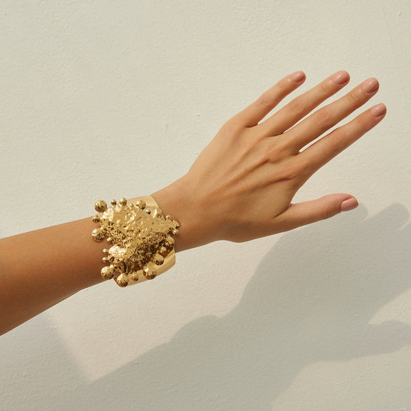 Metal Heart Geometric Glossy Wide Bracelet With Electroplating