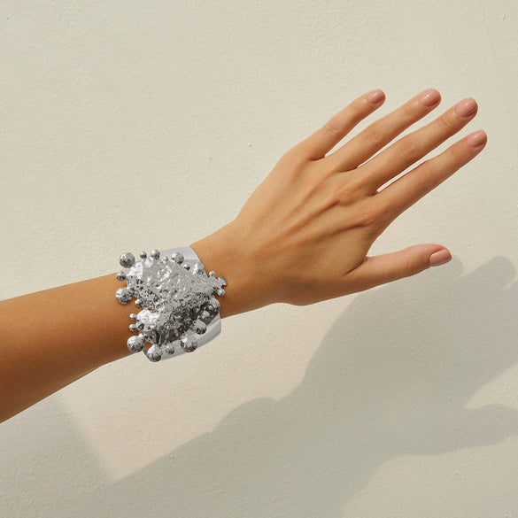Metal Heart Geometric Glossy Wide Bracelet With Electroplating