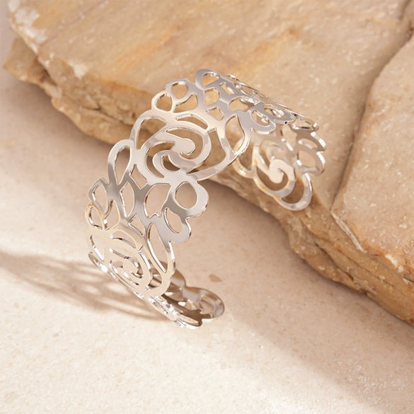 Metal Hollow Pattern Open Bracelet For Women With Electroplating Light Luxury And Fashion All Match Design