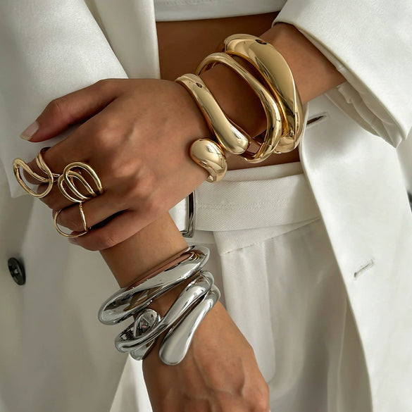 Metal Ins Style Smooth Hug Bracelet For Women With Electroplating
