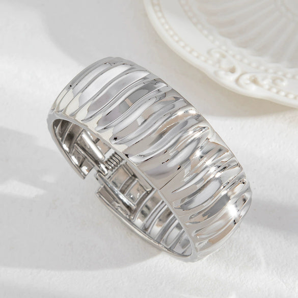 Metal Knotted Smooth Ins Style Geometric Electroplated Bracelet