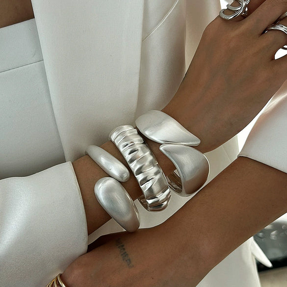 Metal Matte Ins Style Geometric Water Drop Hug Bracelet For Women With Electroplating