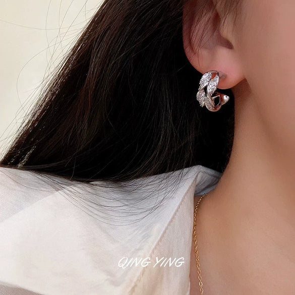 Metal Microinlaid Zircon Retro Twist Cshaped Women's Earrings With Silver Needles And Electroplating