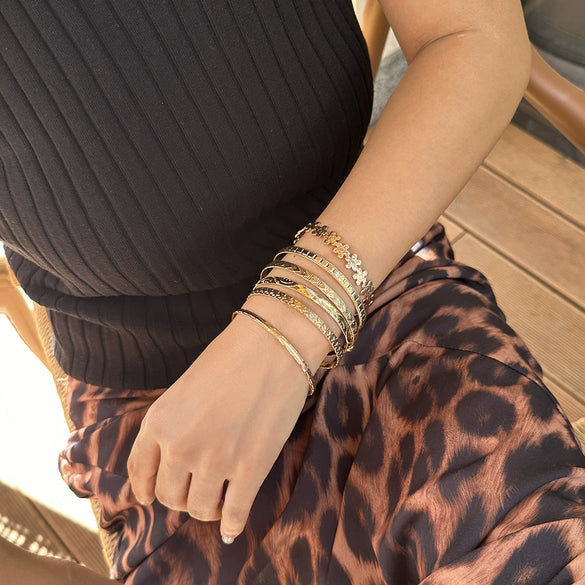 Metal Personality Plants And Flowers Carved Pattern Stacked Bracelet With Electroplating