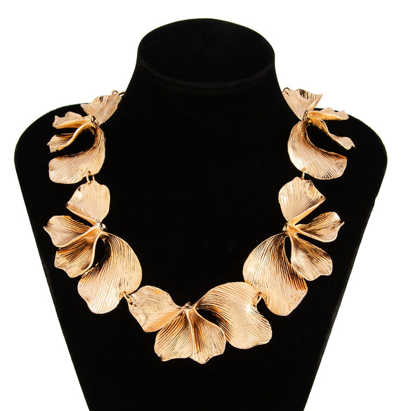 Metal Pleated Petal Geometric Style Women's Electroplated Alloy Necklace