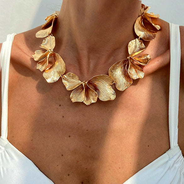Metal Pleated Petal Geometric Style Women's Electroplated Alloy Necklace