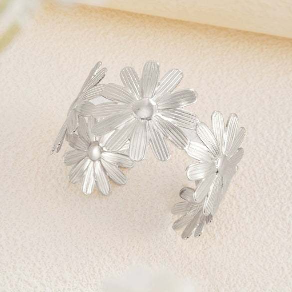 Metal Retro Exaggerated Flower Open Bracelet For Women With Electroplating