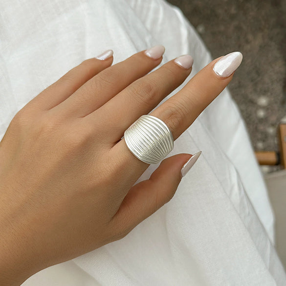 Metal Ring Women's Alloy Geometric Flower Style Electroplating Hand Ornament