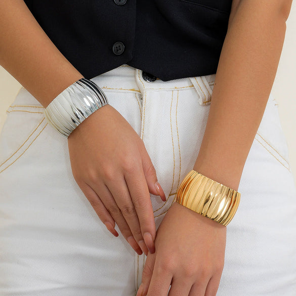 Metal Snake Stripe Wide Open Bracelet For Women With Niche Style And Electroplating Process