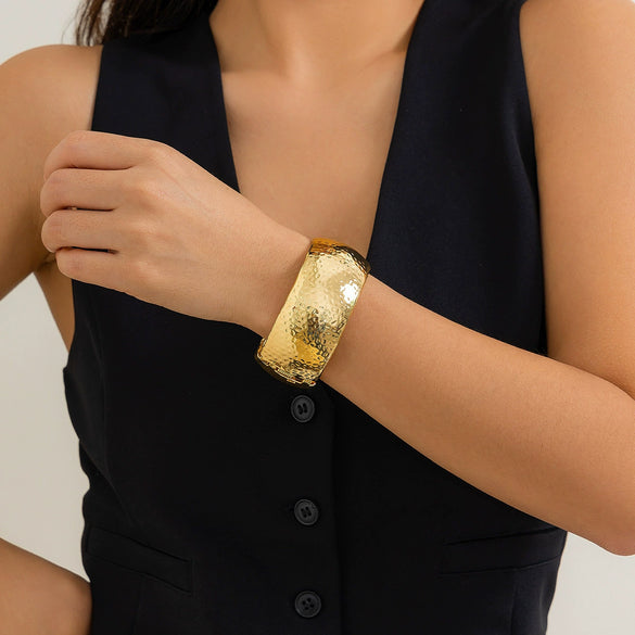 Metal Snake Stripe Wide Open Bracelet For Women With Niche Style And Electroplating Process