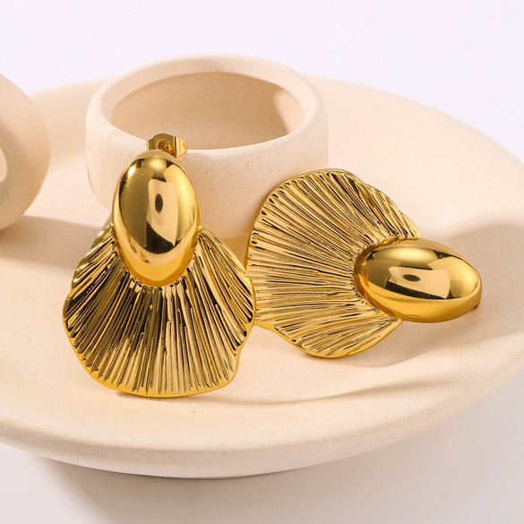 Metal Stainless Steel Geometric Leaf Earrings For Women With 18K Vacuum Plating In Furnace Unique Design Simple High End Sense