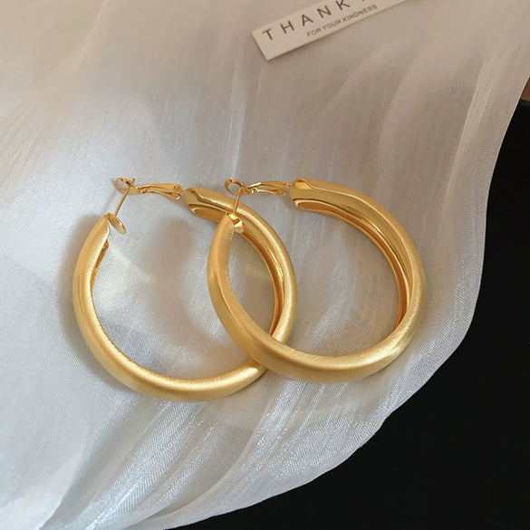 Metal Wide Ear Ring Geometric Style Real Gold Electroplated Wiredrawing For Women