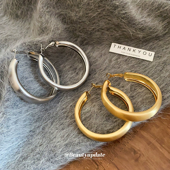Metal Wide Ear Ring Geometric Style Real Gold Electroplated Wiredrawing For Women