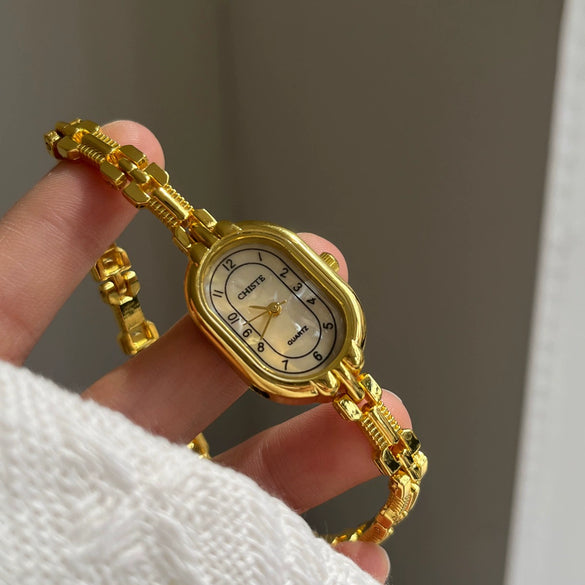 Middle Ancient Style Oval Round Dial Metal Stainless Steel Bracelet Watch For Art Students
