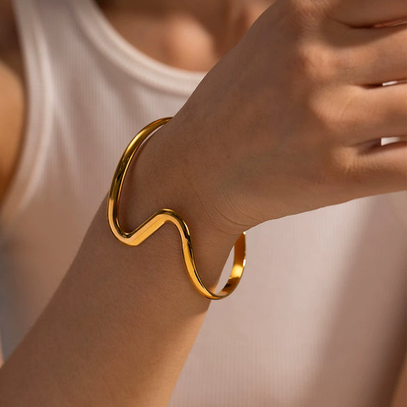 Minimalist Geometric Stainless Steel And Titanium Steel S Curved Exaggerated Jewelry Plated 18K Gold Bracelet