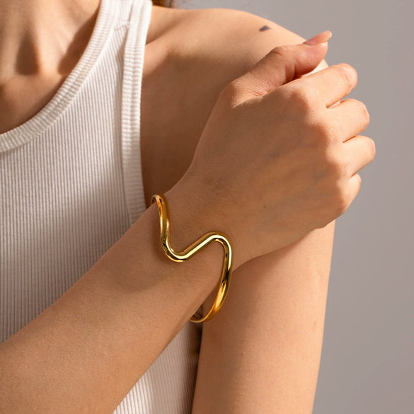 Minimalist Geometric Stainless Steel And Titanium Steel S Curved Exaggerated Jewelry Plated 18K Gold Bracelet