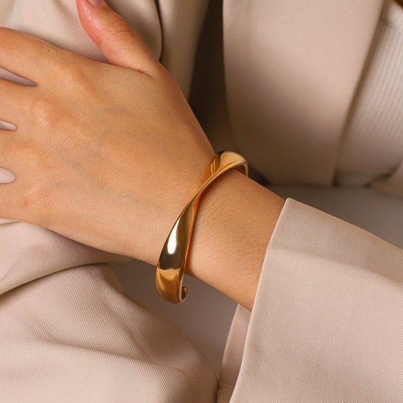 Minimalist Geometric Stainless Steel Electroplated Bracelet With Twisted Irregular Opening