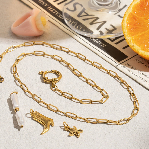 Minimalist Light Luxury Niche Women's Titanium Steel And Stainless Steel Necklace With Geometric Pattern And Electroplating Design And Sailor Clasp