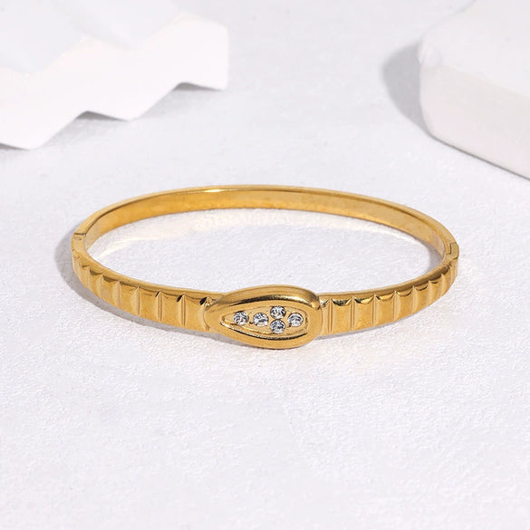 Modern Minimalist Geometric Clasp Bracelet In Gold Electroplated Stainless Steel High End Niche Style Accessory For Women
