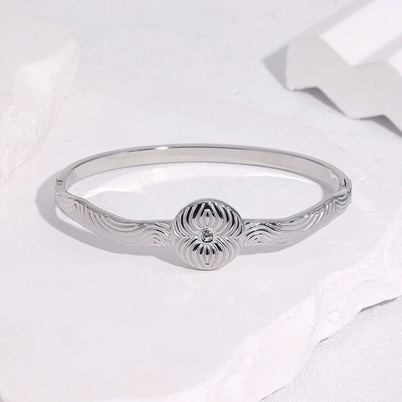 Modern Minimalist Stainless Steel Bracelet For Women With Gold Electroplated Striped Geometric Round Design