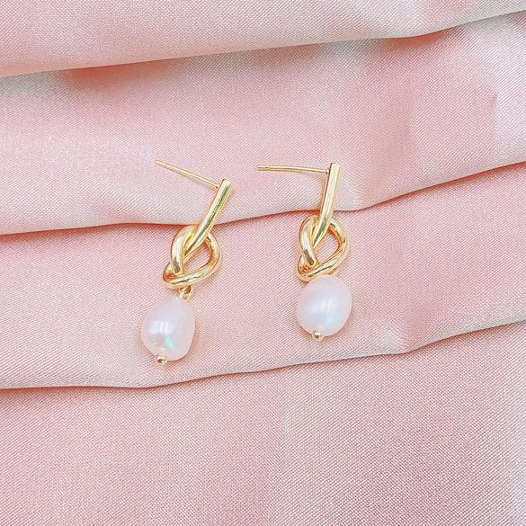 Natural Baroque Pearl Simple Retro Long Knot Slimming Earrings