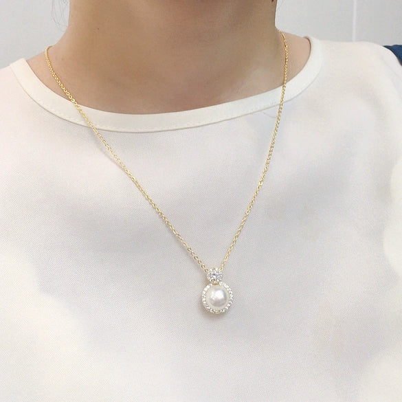 Natural Freshwater Pearl And Zircon Necklace With Gold Craft Flat Round And Steamed Bread Round Pearl Pendant Geometric Style