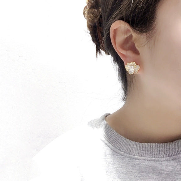 Natural Freshwater Pearl Earrings For Women S925 Sterling Silver Painted Goldedged Oblate Pearl Earrings Alloy Inlaid With Artificial Gemstones Semiprecious Stones