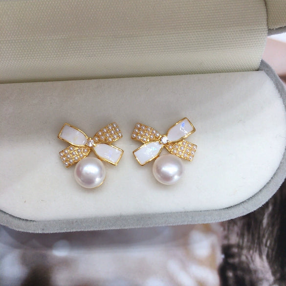 Natural Freshwater Pearl Earrings For Women With Oblate Shape And Korean Bow Design 18K Gold