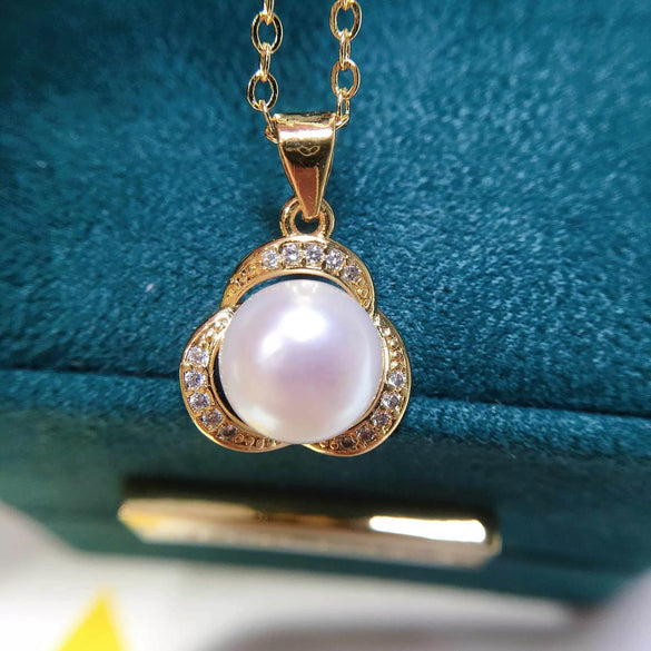 Natural Freshwater Pearl Necklace With Clover Flower Pearl Pendant And Copper Accessories