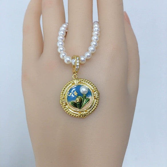 Natural Freshwater Pearl Pendant Necklace With Copper Accessories Flat Round And Rose Buns Round Pearl Shapes Oil Painting Style