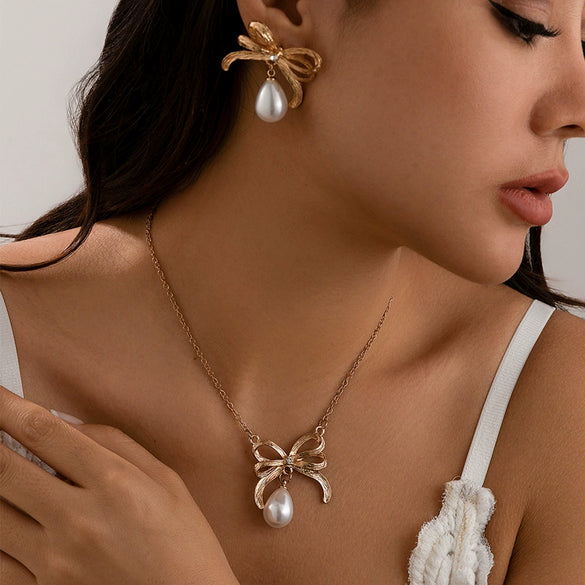 Necklace Imitation Pearls Alloy Geometric Bow Electroplating Design