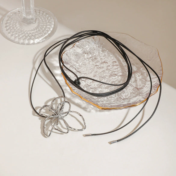 Necklace Stainless Steel Titanium Steel Ins Style Hammered Simple Line Flower Design