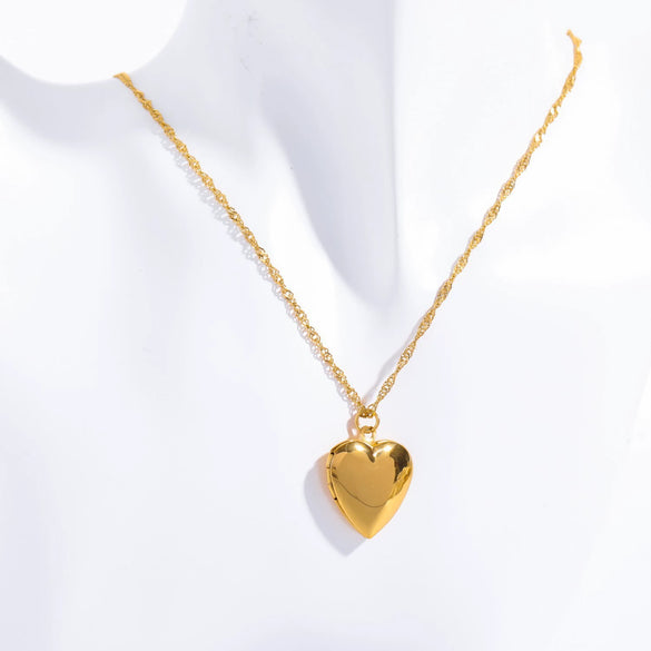 Necklace Titanium Steel Heart Shape Furnace Vacuum Electroplating