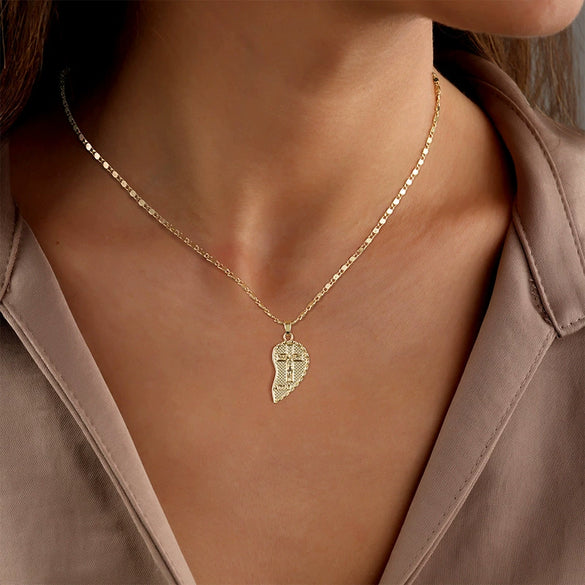 Necklaces Copper Real Gold Electroplated Geometric Pattern Twohalf Heart Pendant Stacked Clavicle Chain For Women