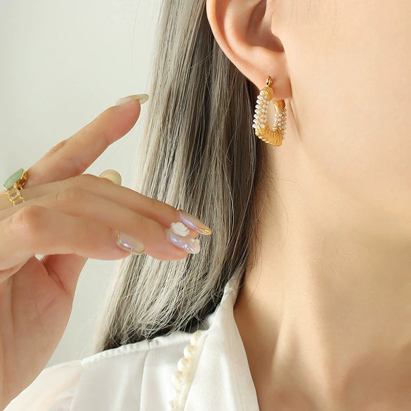 Neutral Style Face Skinny Imitation Pearl U Shaped Geometric Titanium Steel Gold Plated Earrings With Electroplated Ear Buckle Retro Ear Jewelry