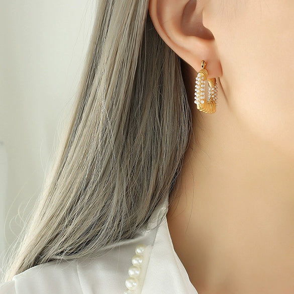 Neutral Style Face Skinny Imitation Pearl U Shaped Geometric Titanium Steel Gold Plated Earrings With Electroplated Ear Buckle Retro Ear Jewelry